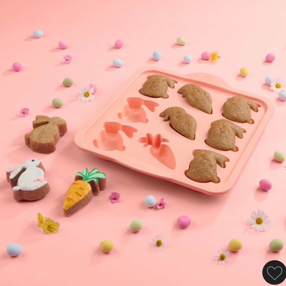 Trudeau 9 Cavity Silicone Bunny and Carrot
Pan Pink